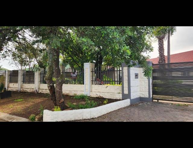 6 BEDROOM HOUSE FOR SALE IN GLEN MARAIS